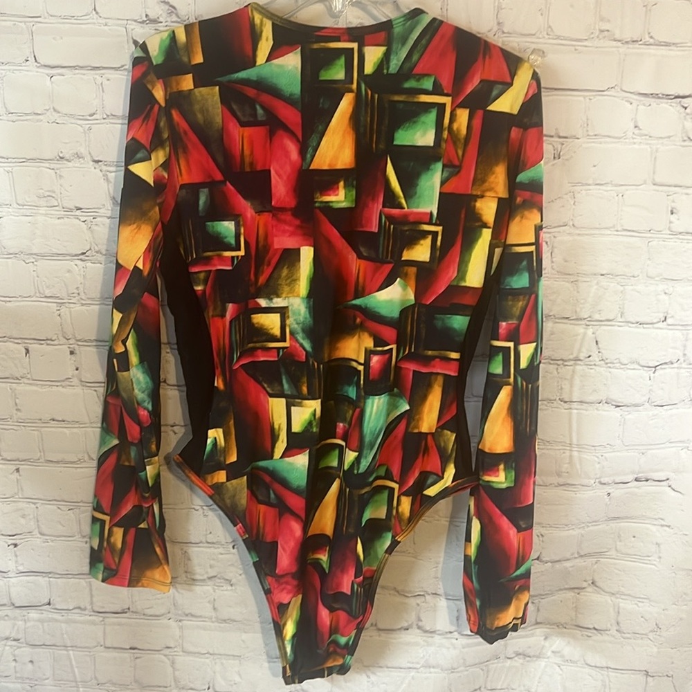 Colorful Abstract Long Sleeve swimsuit. Zipper front. Plus size 2X. NWT…